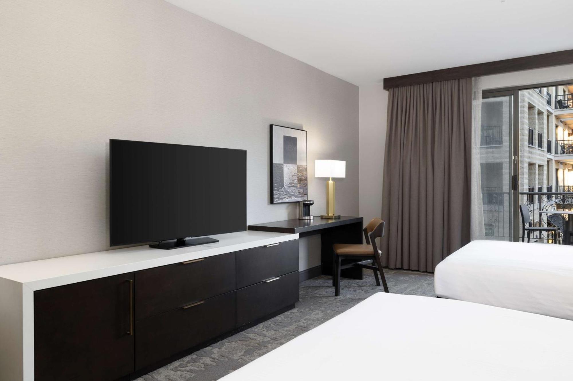 Deluxe Queen Room Two Queen Beds Fountain View,1658758770:JPEG