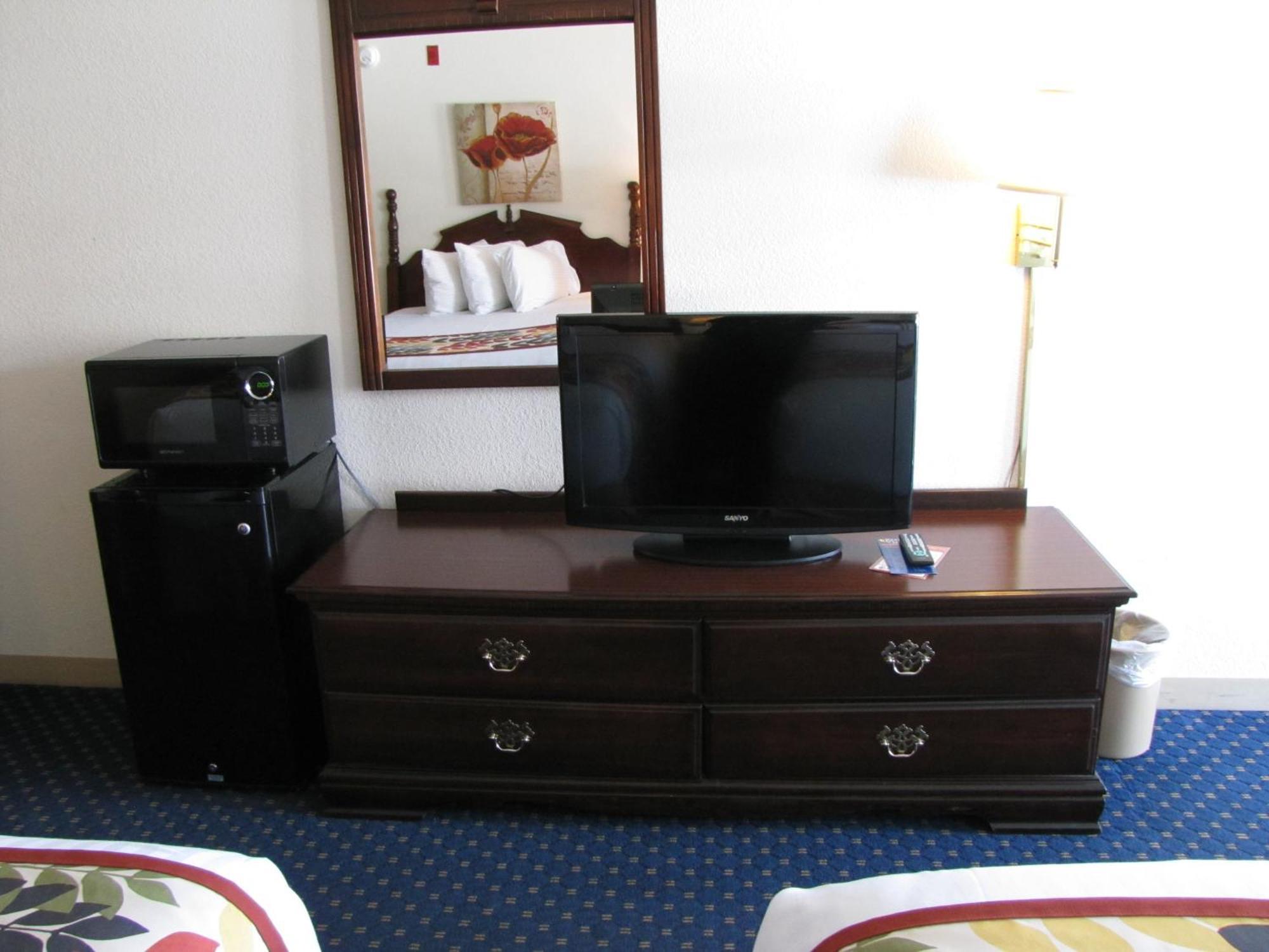 Queen Room Two Queen Beds,57142921:JPEG