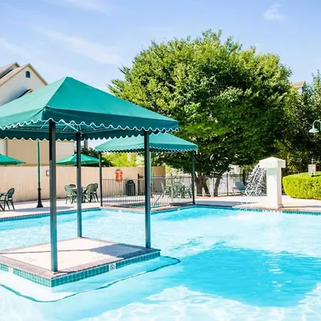 French Quarter Resort By Coolvacay-3
